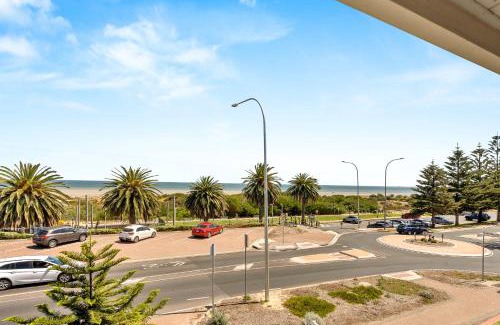 Semaphore House | Convenient Family Retreat at 96C Esplanade, Semaphore
