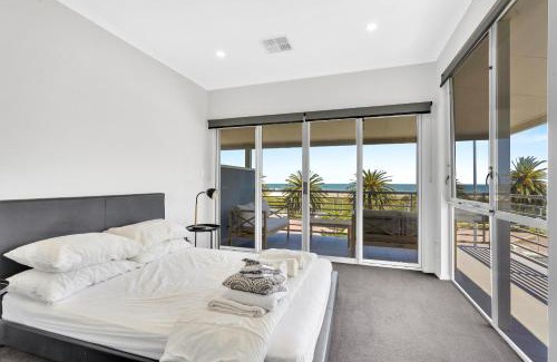 Semaphore House | Convenient Family Retreat at 96C Esplanade, Semaphore
