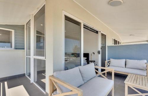 Semaphore House | Convenient Family Retreat at 96C Esplanade, Semaphore