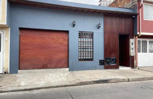 Fontibon House | 96K Premium Suite - Habitaciones a minutos del Aeropuerto en Bogotá