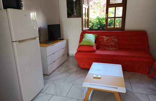 Saint-Charles Apartment | Serene Gîte Sud-Ô-Naturel with Pool & Oceanfront Views