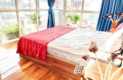 Nhat Tan Apartment | Inviting Green Balcony with Natural Light – 4-Star Retreat