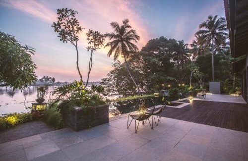 Kumbalam Bed & Breakfast | Experience 976 Panangad: Oceanfront Bliss with Pool