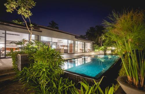 Kumbalam Bed & Breakfast | Experience 976 Panangad: Oceanfront Bliss with Pool
