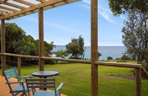 Dalmeny House | Quaint 98 Ocean Parade Log Cabin for the Whole Family