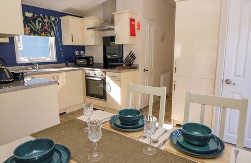 Felinfach Cottage | 98 THE HERON, pet friendly, with a garden in New Quay