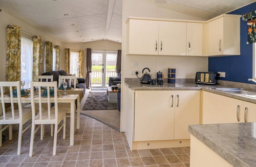 Felinfach Cottage | 98 THE HERON, pet friendly, with a garden in New Quay