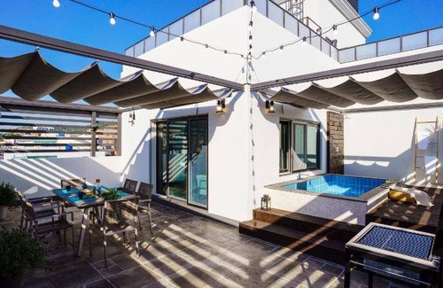 Chungmu Hotel | Spacious 2-Bedroom Retreat for Up to 8 Guests with Pool