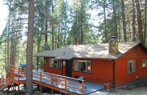 North Wawona Ski Chalet | Kid-Friendly Getaway at 9B Deer Hollow - Rated 8.9/10