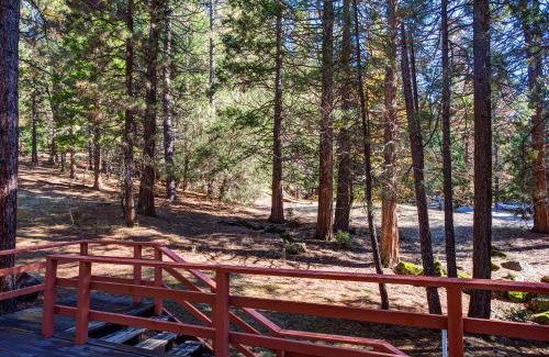 North Wawona Ski Chalet | Kid-Friendly Getaway at 9B Deer Hollow - Rated 8.9/10