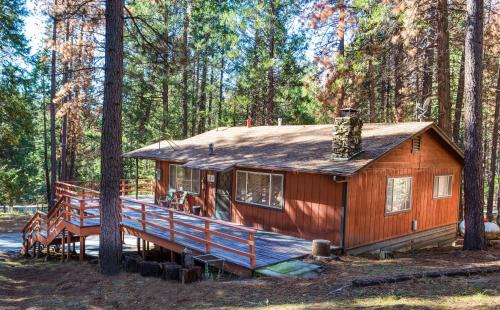 North Wawona Ski Chalet | Kid-Friendly Getaway at 9B Deer Hollow - Rated 8.9/10
