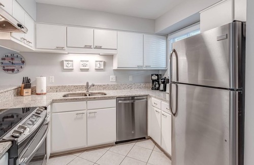 Isle of Palms Condo | Top-Rated 9B Mariners Walk with Ocean View & Private Pool