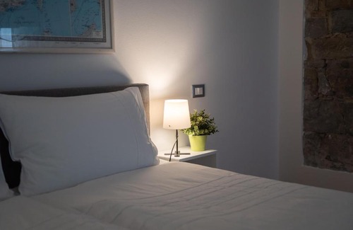 Citta Nuova-Barriera Nuova-San Vito-Citta Vecchia Apartment | Child-Friendly Retreat at 9b The Apartments with Hot Tub