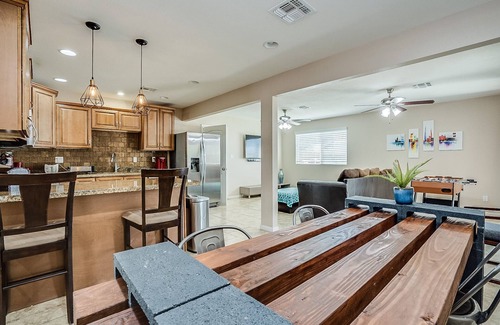Cox Heights House | Spring Training Getaway at 9Beds with Pool & Golf Access