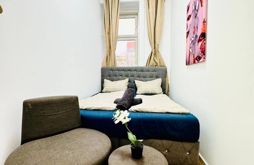 Brigittenau Apartment | 9BR Apartment for 18P, 12-Min Walk to Augarten