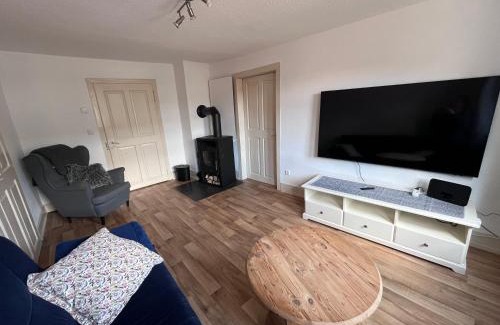 Miltenberg Apartment | Discover 9ter Riese Dachgeschoss-Fewo: Pet & Child Friendly