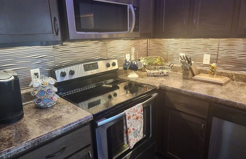 Columbia Apartment | Top-Rated 9th St. Beals Loft with Spa & Family-Friendly Amenities