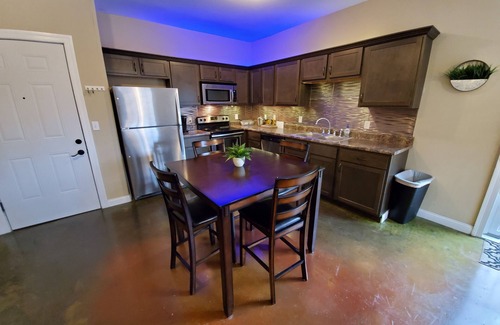 Columbia Apartment | Top-Rated 9th St. Beals Loft with Spa & Family-Friendly Amenities