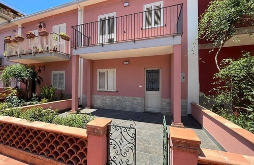 Villagonia Apartment | Convenient Retreat Just 1 Km from Taormina Attractions