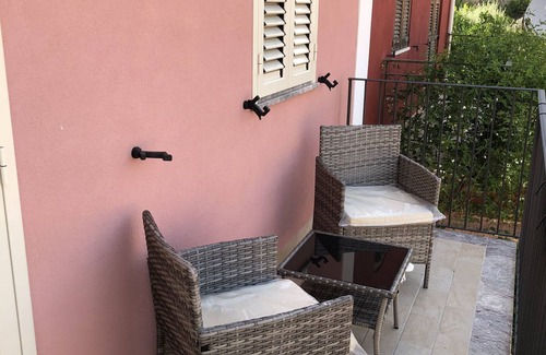Villagonia Apartment | Convenient Retreat Just 1 Km from Taormina Attractions