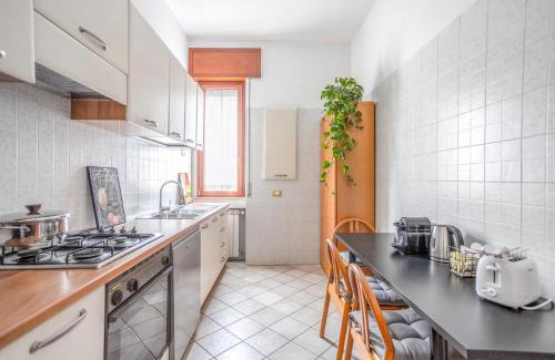 Acquabella Apartment | Family-Friendly Suite Near BESTA & Istituto Tumori
