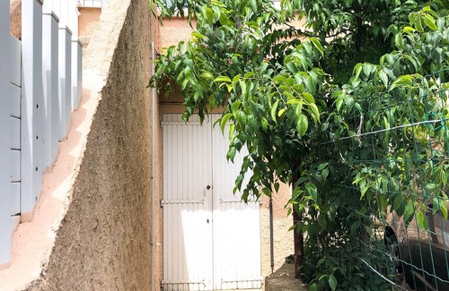 Ensues-la-Redonne Apartment | Serene Getaway: Tranquil Apartment by the Sea, Pets Welcome