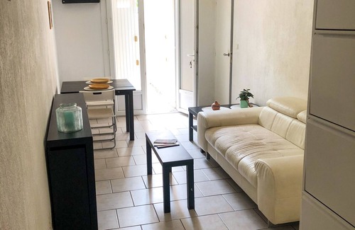 Ensues-la-Redonne Apartment | Serene Getaway: Tranquil Apartment by the Sea, Pets Welcome