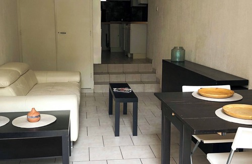 Ensues-la-Redonne Apartment | Serene Getaway: Tranquil Apartment by the Sea, Pets Welcome