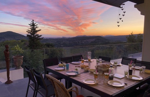 Le Castellet House | Relaxing Retreat Near Beaches with Pool, Sauna & Tennis Court