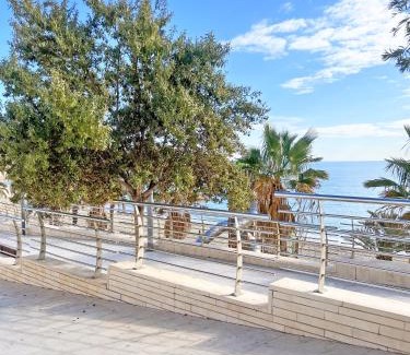 L'Albufereta Apartment | Beachside Retreat: Family-Friendly Stay Steps from the Shore