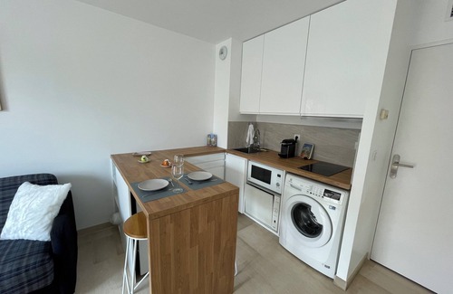 Le Suquet Apartment | Ideally Located: Steps from the Center and Beautiful Beaches