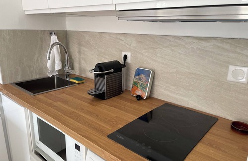 Le Suquet Apartment | Ideally Located: Steps from the Center and Beautiful Beaches