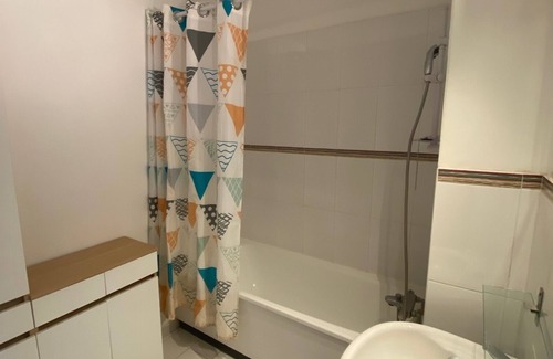 Cergy Apartment | Family-Friendly Apartment Near JO Kayak Center in 10 Min