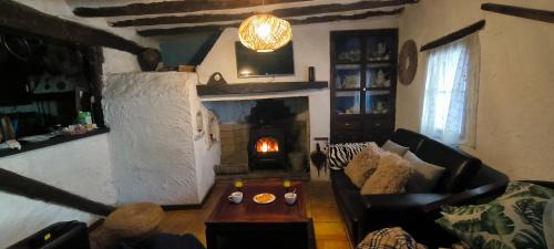 Canada del Provencio Ski Chalet | Cozy Retreat Near Riopar with Pool and Ocean Views
