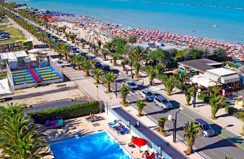 Villa Rosa Apartment | Beachside Retreat: 9.6/10 with Ocean Views & Pool Access