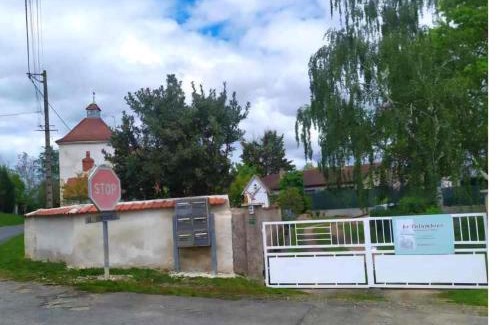 Republique Apartment | Cozy Studio Near Vichy in Former Farm with Breakfast