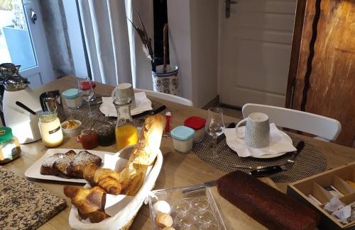 Republique Apartment | Cozy Studio Near Vichy in Former Farm with Breakfast