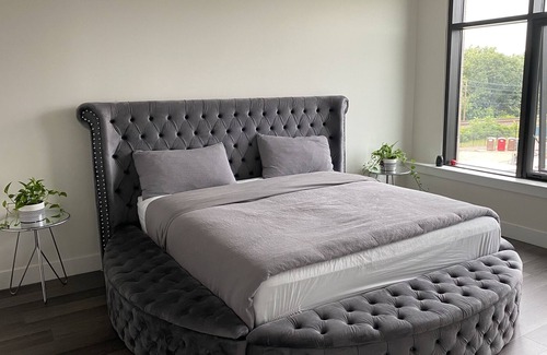 Union Apartment | A 2 BDR Resort like Apt Near EWR Airport