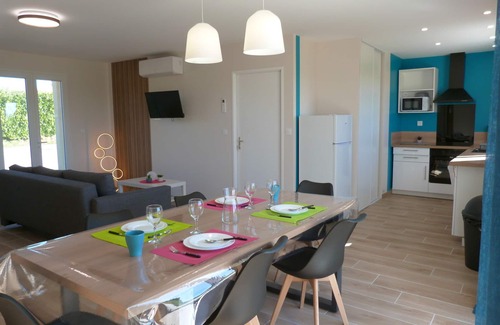 Saint-Pardoux House | Tranquil Retreat Near the Lake with Family-Friendly Perks