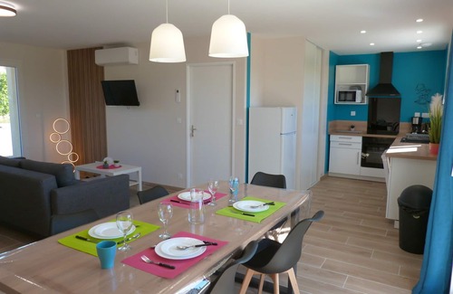 Saint-Pardoux House | Tranquil Retreat Near the Lake with Family-Friendly Perks