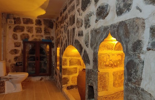 Artuklu Apartment | Historic Stone House in the Heart of a Timeless City