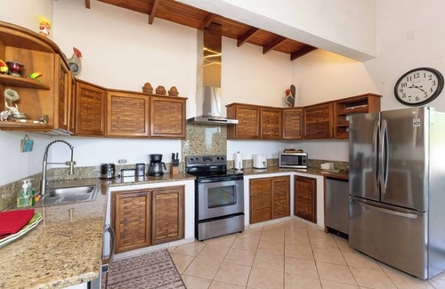El Cerro Villa | Exquisite 3-Bedroom Retreat with Oceanfront Views