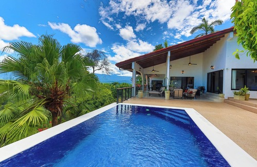 El Cerro Villa | Exquisite 3-Bedroom Retreat with Oceanfront Views