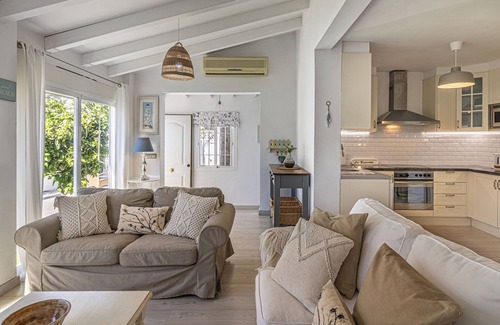 Urbanizacion Marbessa Villa | Cozy Retreat Steps from the Sea with Pool & Ocean Views