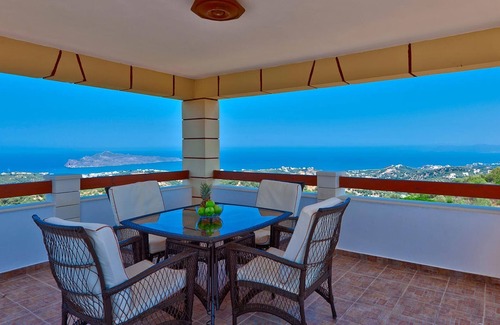 Stalos Villa | Exceptional 4-Bedroom Villa with Ocean Views Near Chania