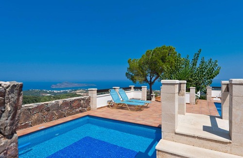 Stalos Villa | Exceptional 4-Bedroom Villa with Ocean Views Near Chania
