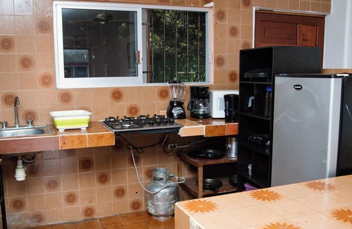 Zihuatanejo Apartment | Steps from the Beach: Perfect Getaway with Spa & Breakfast