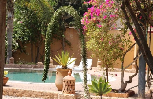 Ghazoua Villa | Convenient Retreat: 7 Bedrooms, Pool & Breakfast Included