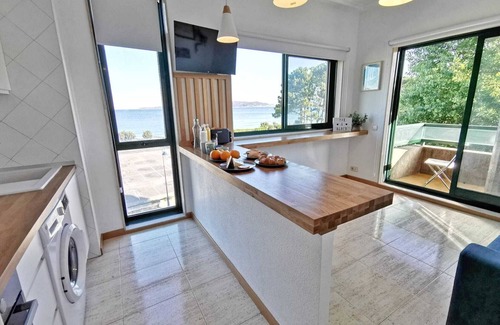 Vigo Apartment | Prime Location by the Beach with Breathtaking Cíes Views
