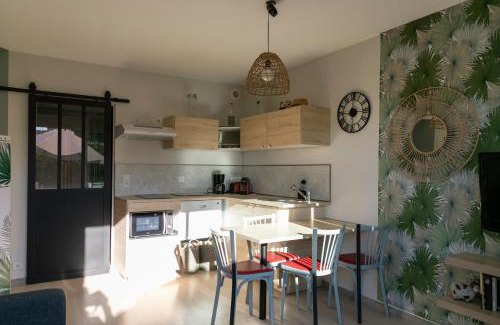 Giens Apartment | Seaside Retreat in Giens - Oceanfront Family Getaway